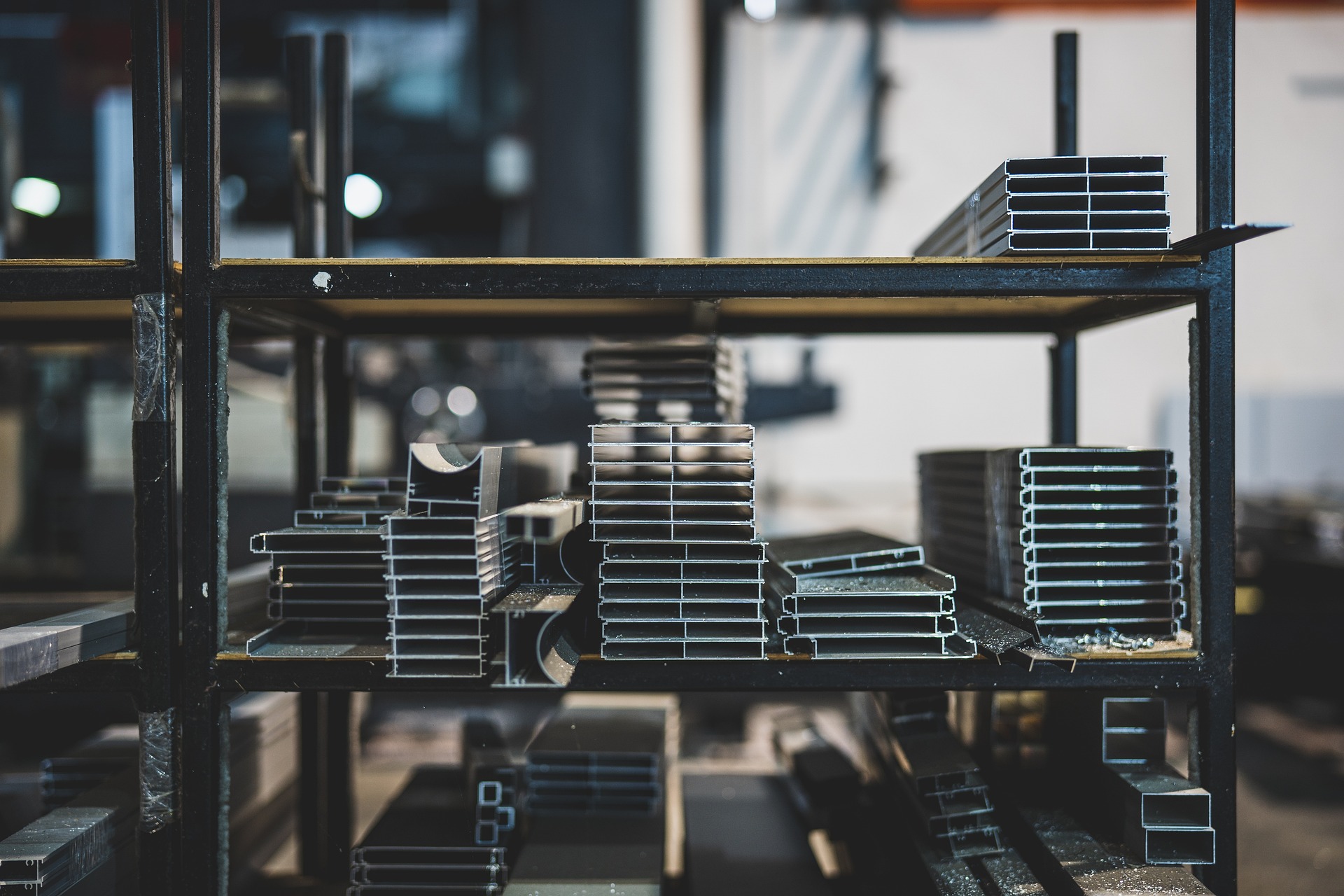 Centra zaopatrzenia w branży budowlanej: ewolucja i funkcje