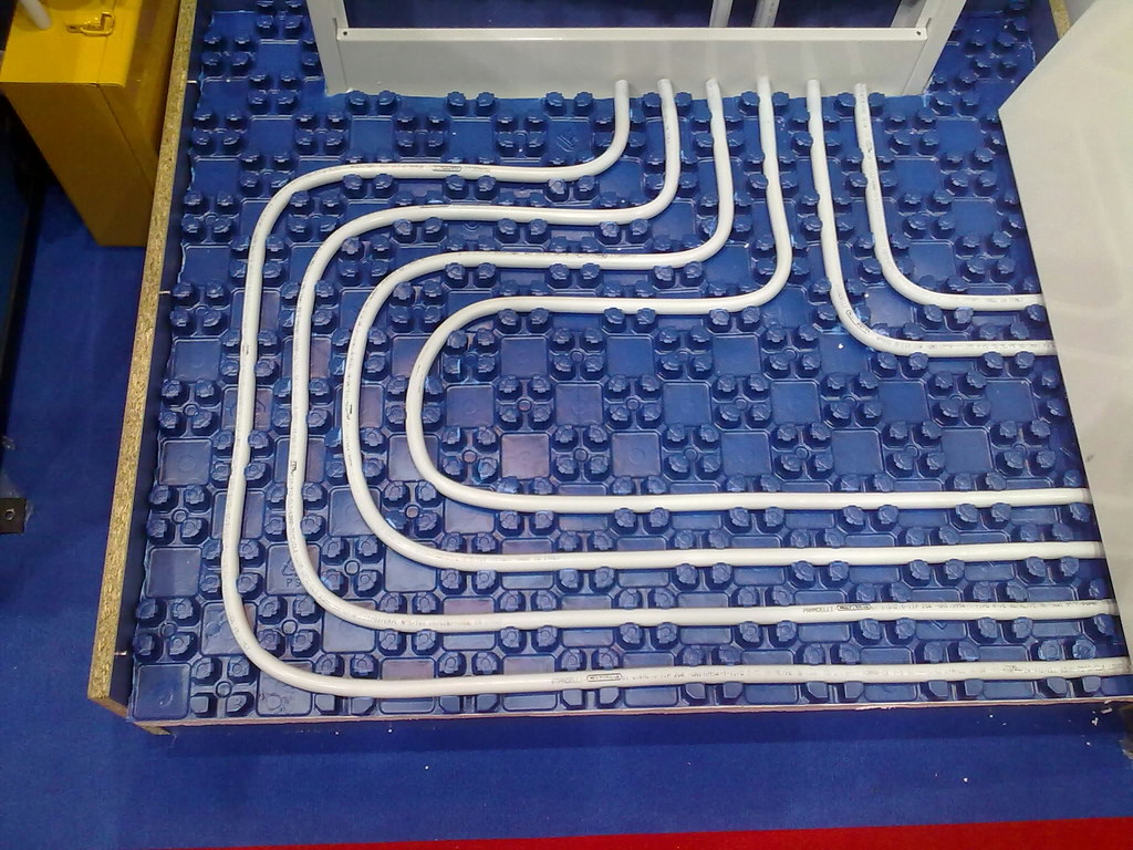 Ogrzewana podłoga – jaką posadzkę należałoby zastosować na ogrzewanie podłogowe?